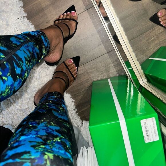 3 Strap Heel SZ 9 - Picture 4 of 4